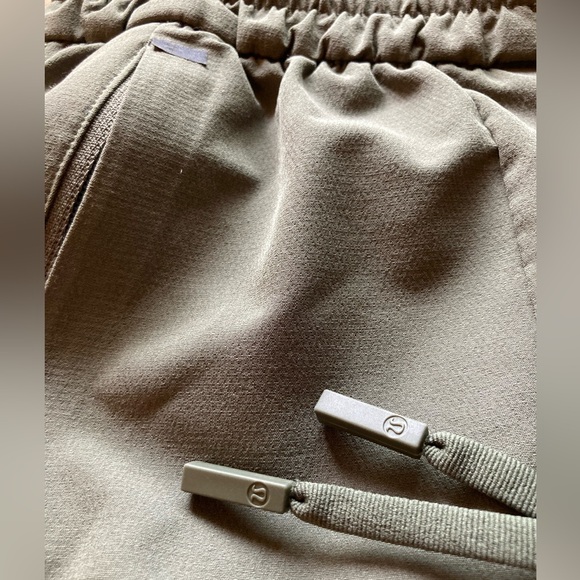 Lululemon License to Train Joggers Green Size men’s XS 29” inseam sweatpants - Picture 3 of 8